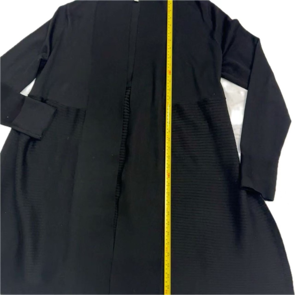 Elegant Black Knit Cardigan (L) - Picture 9 of 11